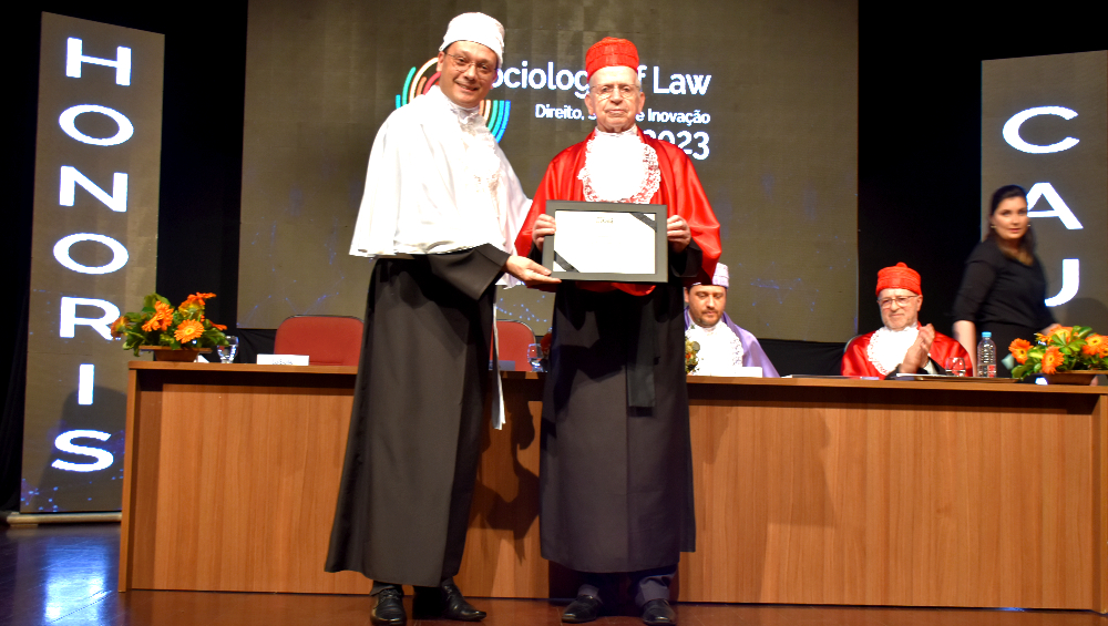 Provedor Alfredo Englert recebe título de Doutor Honoris Causa da La Salle