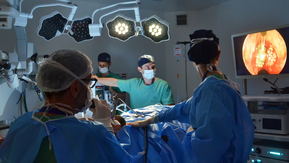 Santa Casa realiza primeiras cirurgias com tecnologia de laser azul na laringe
