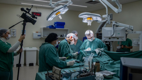 Hospital S&atilde;o Jos&eacute; inova no ensino da neurocirurgia com experi&ecirc;ncias imersivas